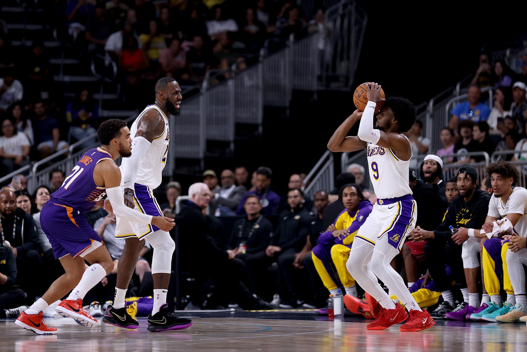 最新NBA赛场风云，群星闪耀，消息概览